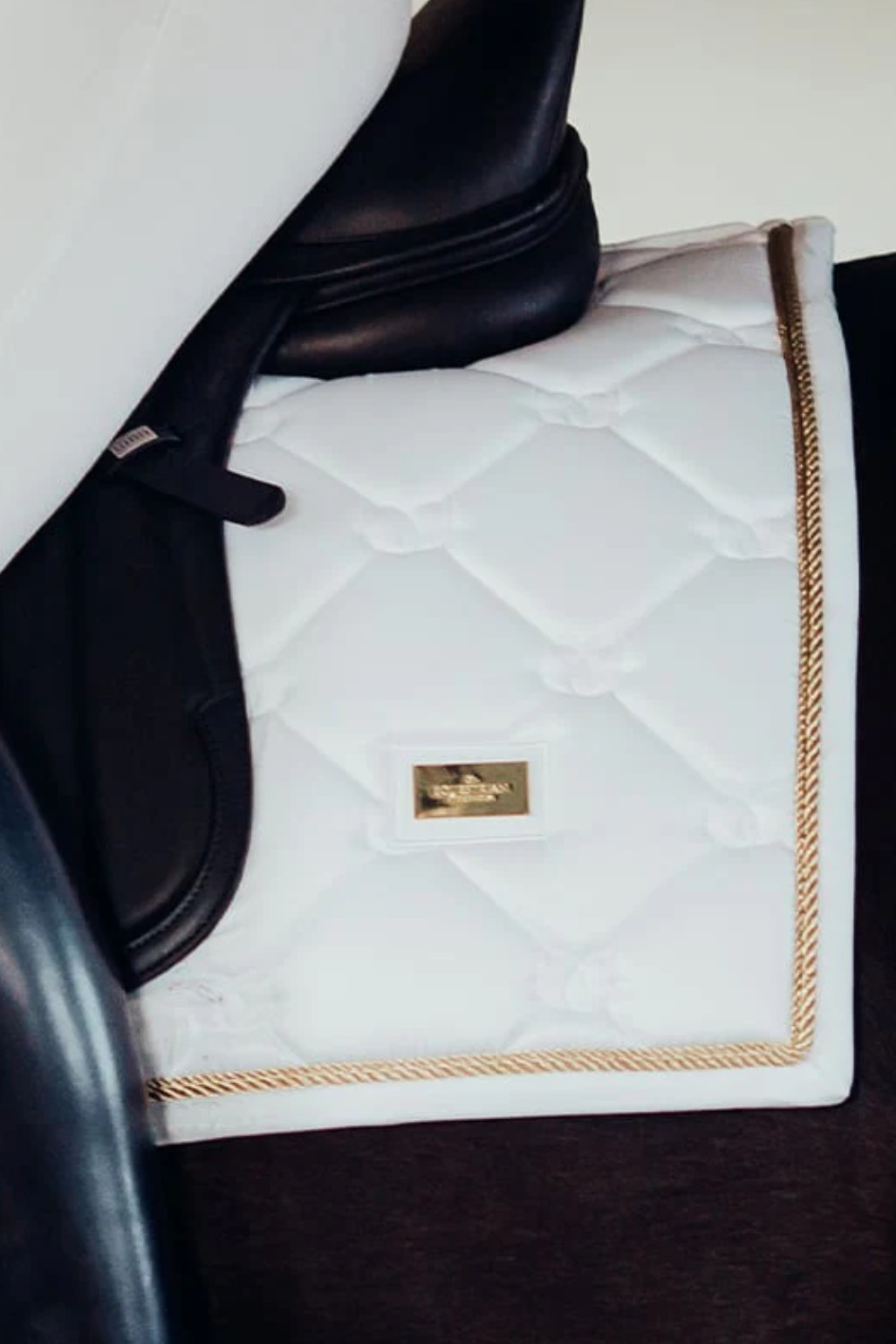 MANTILLA WHITE PERFECTION GOLD EQUESTRIAN STOCKHOLM