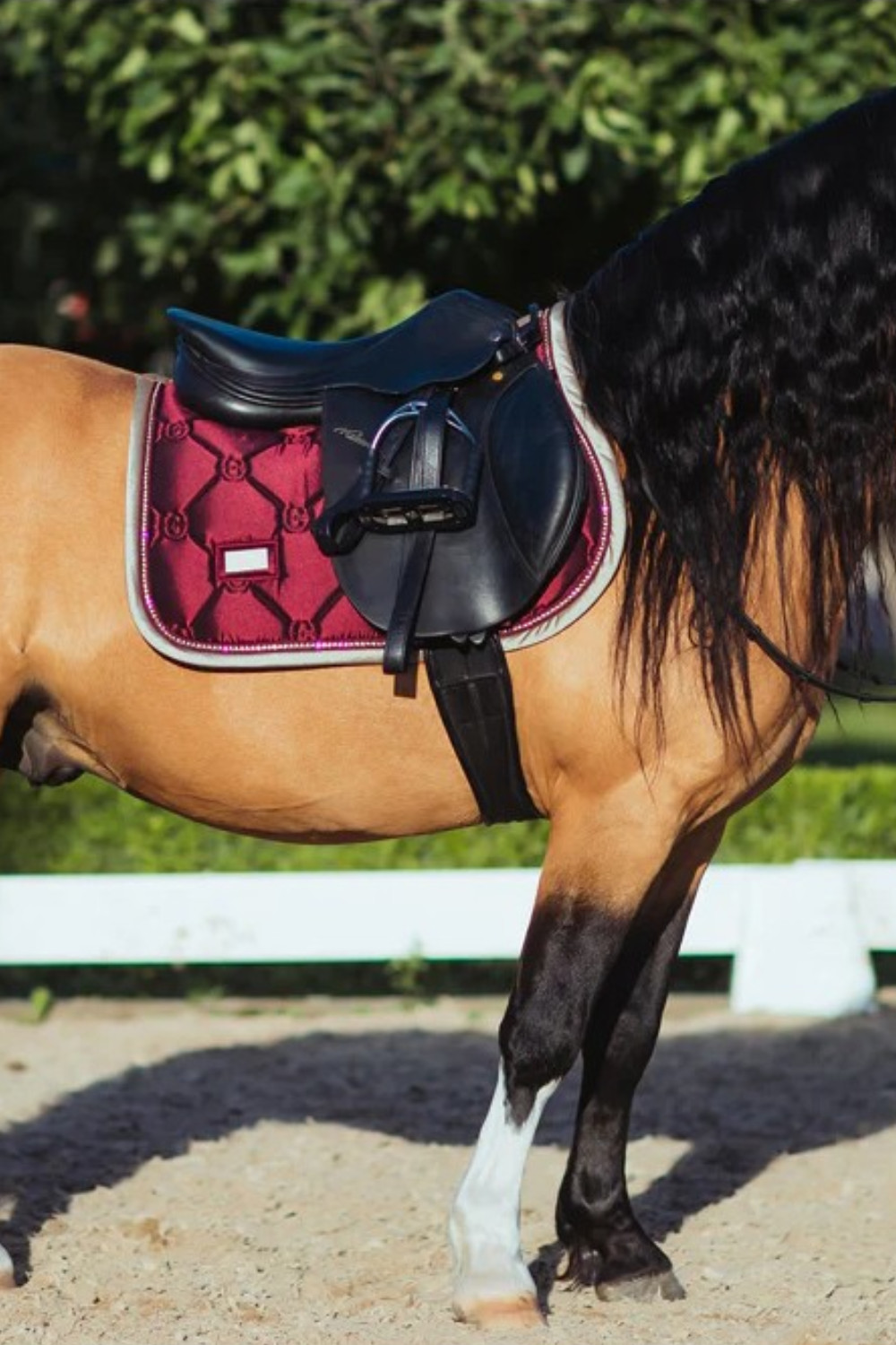 MANTILLA CRYSTAL MERLOT GOLD EQUESTRIAN STOCKHOLM