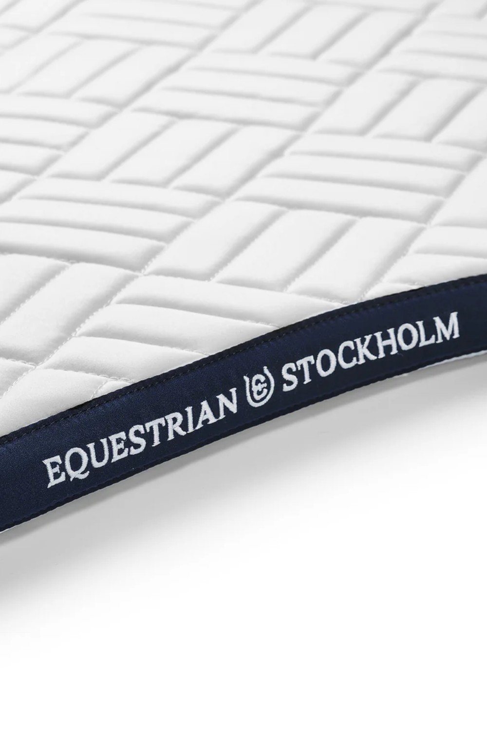 Mantilla Modern White Navy Equestrian Stockholm