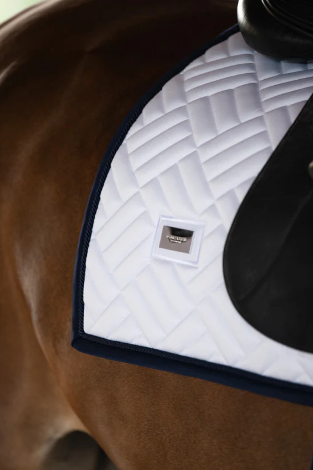 Mantilla Modern White Navy Equestrian Stockholm