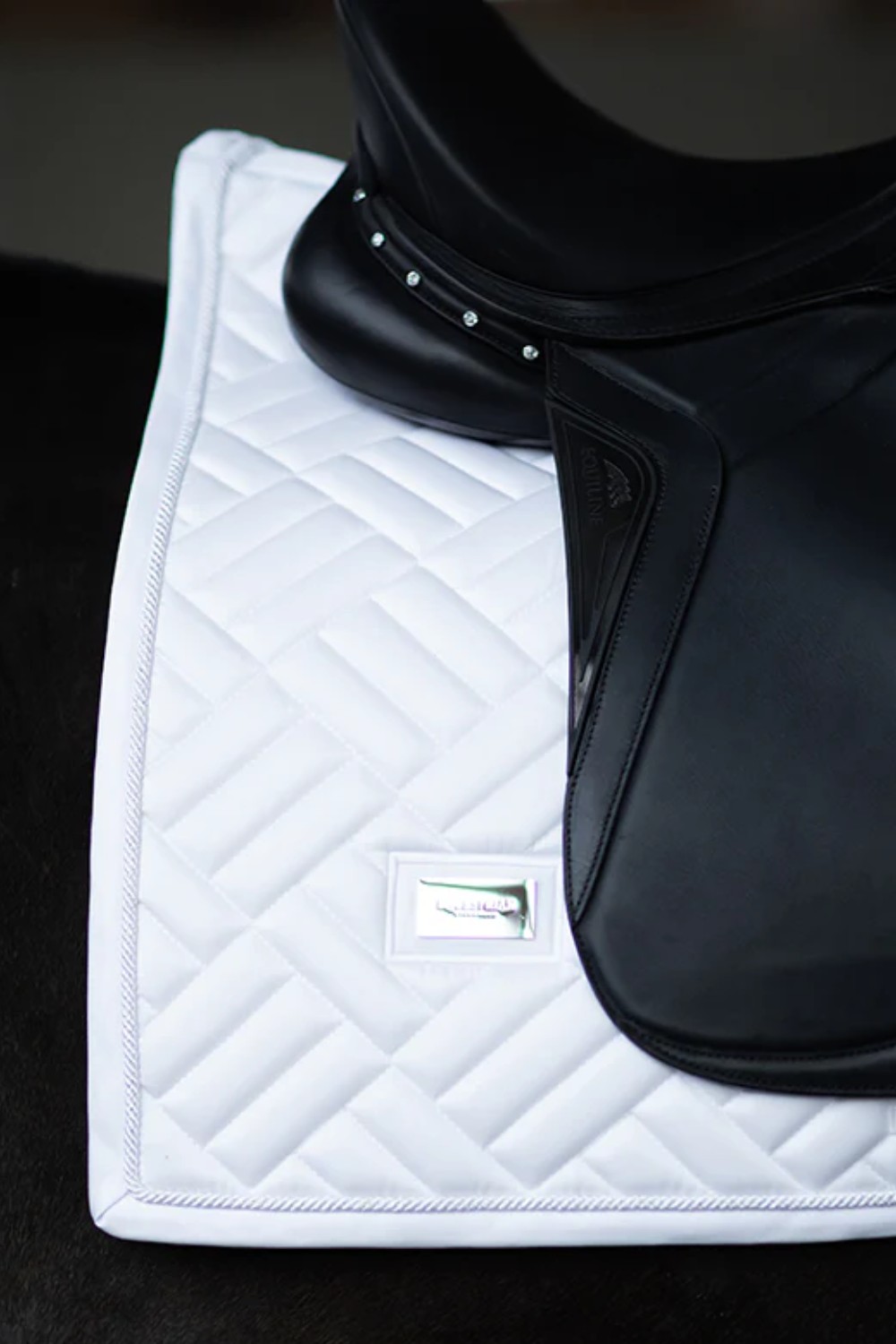 MANTILLA MODERN WHITE PERFECTION SILVER EQUESTRIAN STOCKHOLM