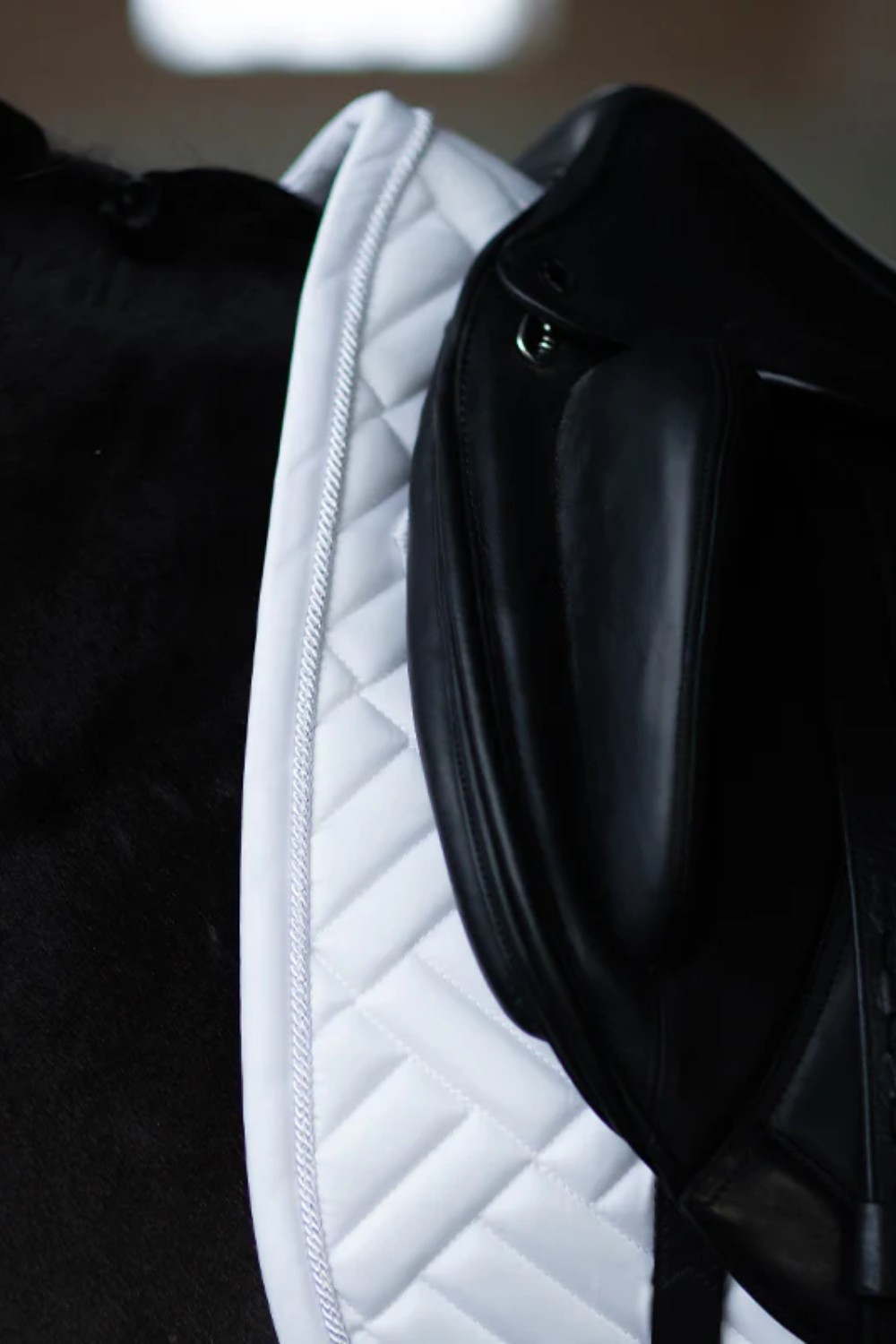 MANTILLA MODERN WHITE PERFECTION SILVER EQUESTRIAN STOCKHOLM